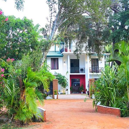 Hotel Moonstone Anuradhapura Buitenkant foto