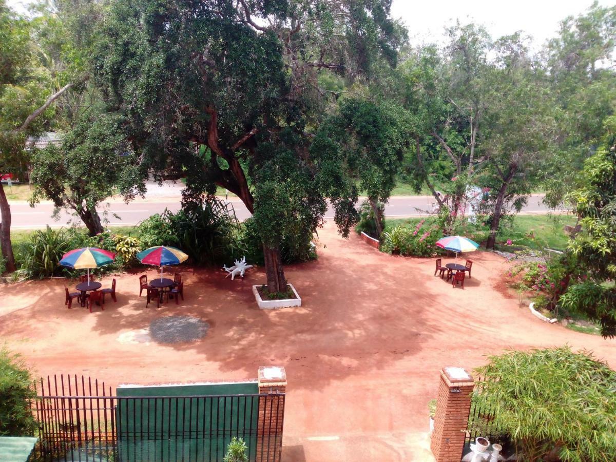 Hotel Moonstone Anuradhapura Buitenkant foto