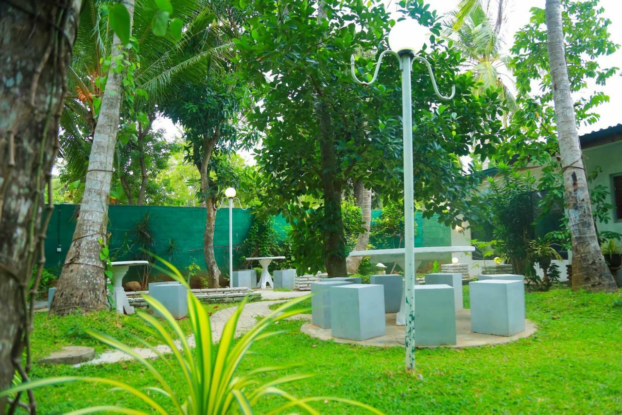 Hotel Moonstone Anuradhapura Buitenkant foto